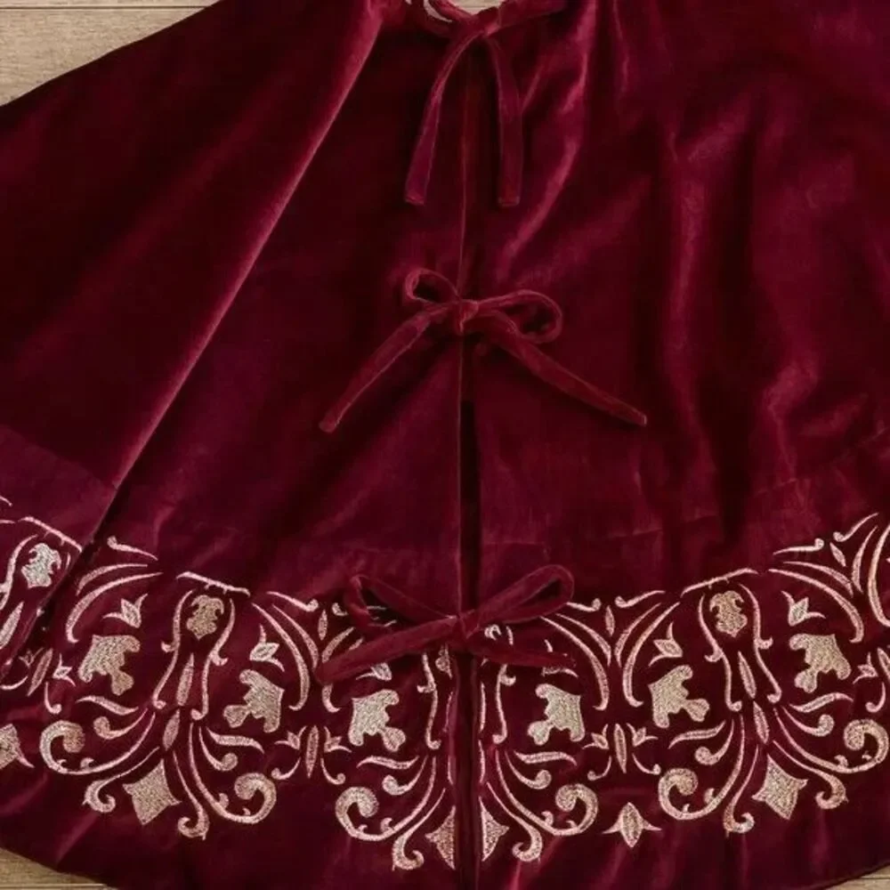 Embroidered Velvet Christmas Tree Skirt 60